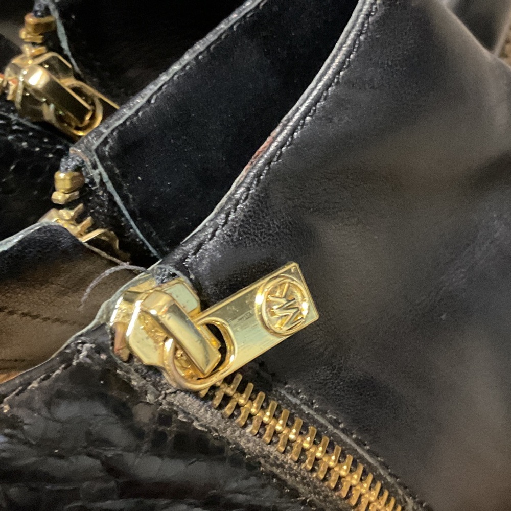 Michael Kors Black Ankle Booties with Gold Accents women’s 71/2 - Picture 5 of 7